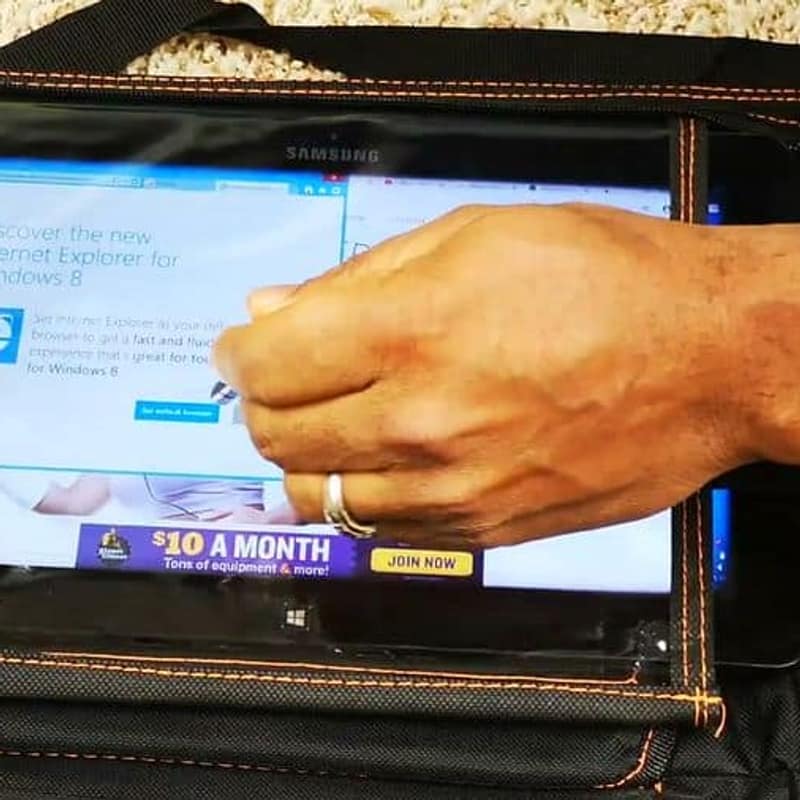 Using the tablet through the clear cover